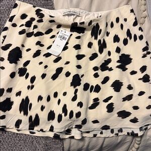 Abercrombie & Fitch Black and Cream Patterned Shorts